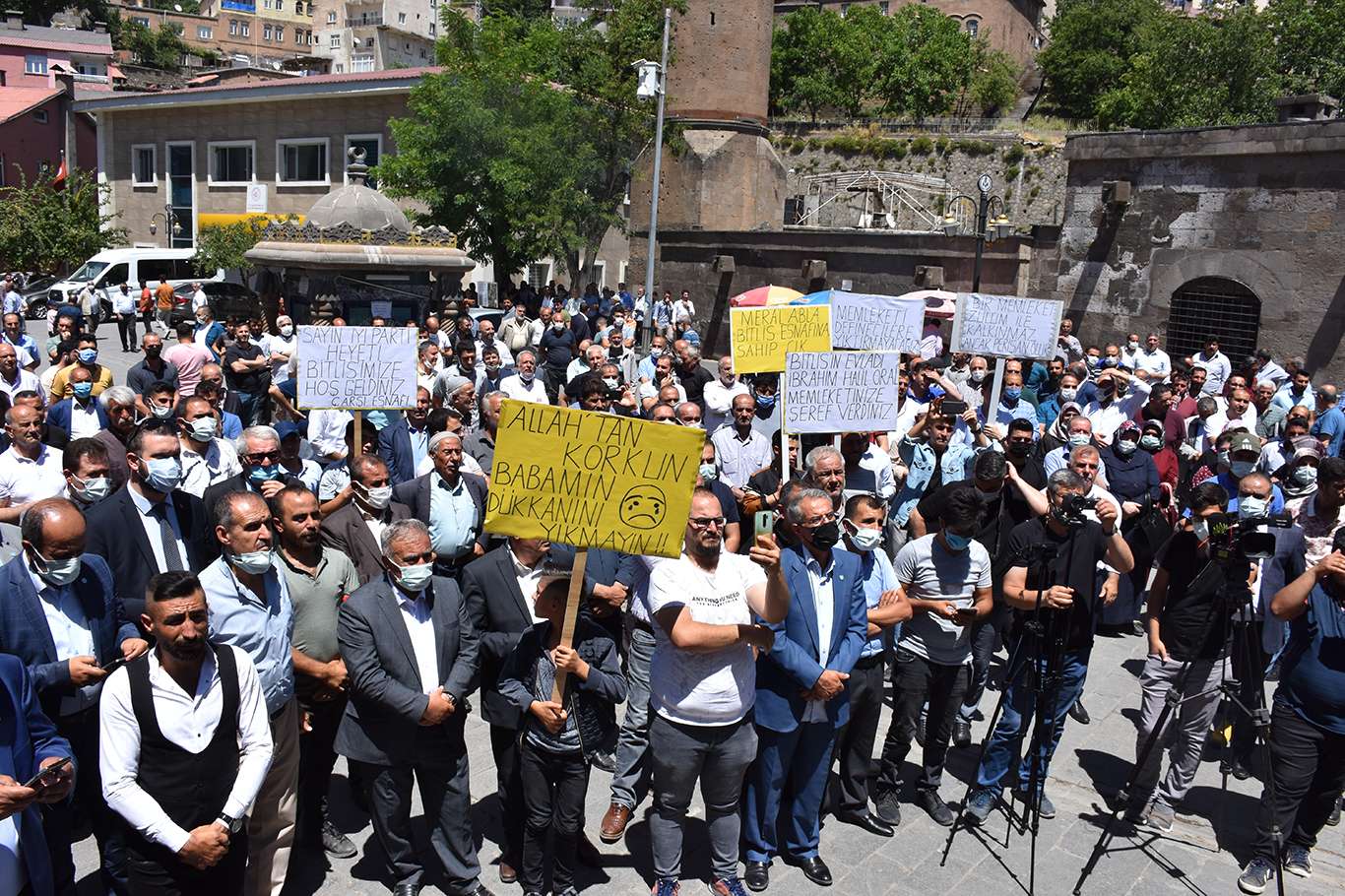 İYİ Parti heyeti "Bitlis Dere Üstü Islah Projesi" için basın açıklaması düzenledi